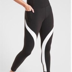 Athleta Salutation Stash Pocket Black & White 7/8 Tight Sz M